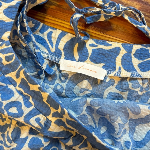 Blue and White Ruffle Hem Top Size Small - Picture 4 of 7